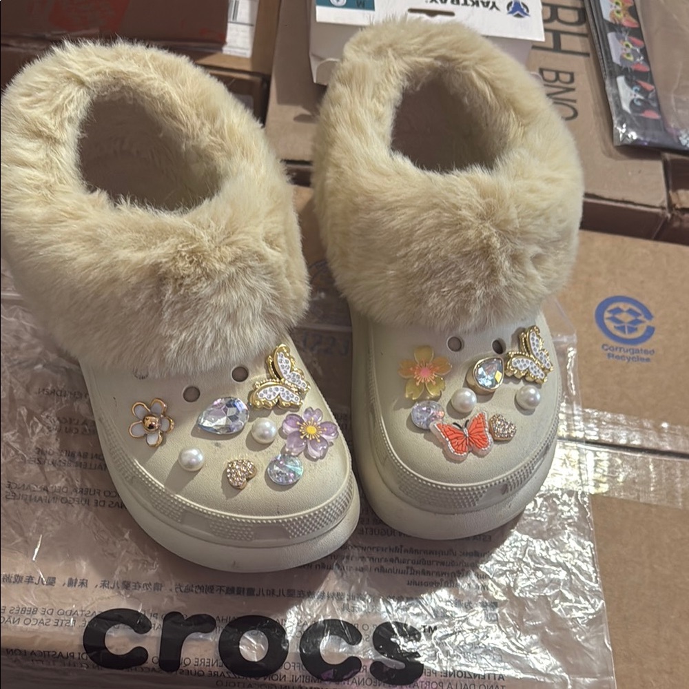 CROCS Cream Slippers with Fuzzy Lining and Cozy Design
